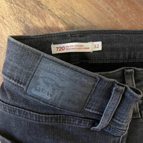 High Rise Super Skinny Levi’s - Picture 3 of 3